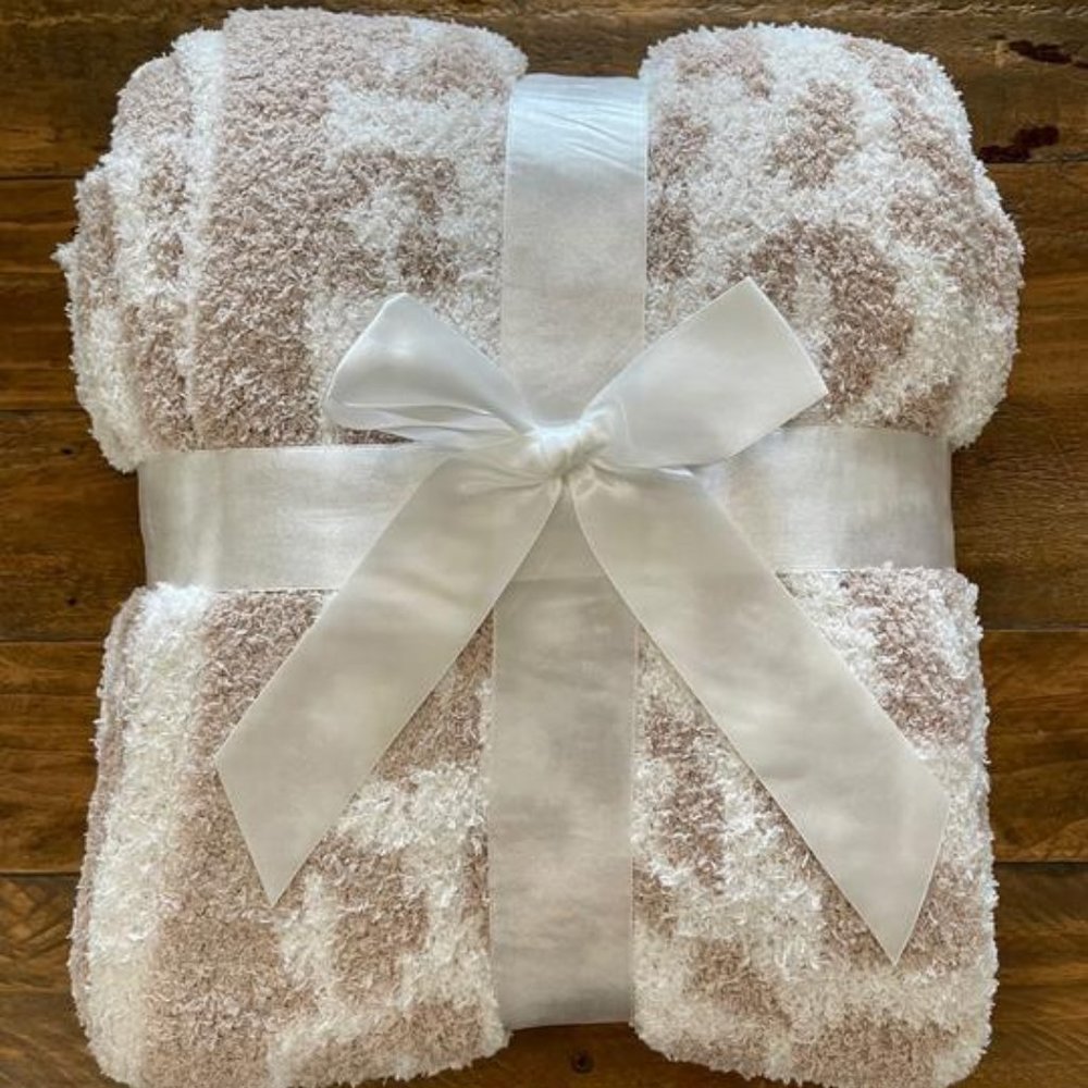 NWT "Barefoot Dreams" Like Blanket